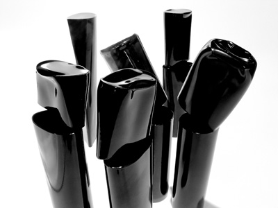 Designfenzider, Ron Gilad, Ran Over By Car / Vase / Black 
.